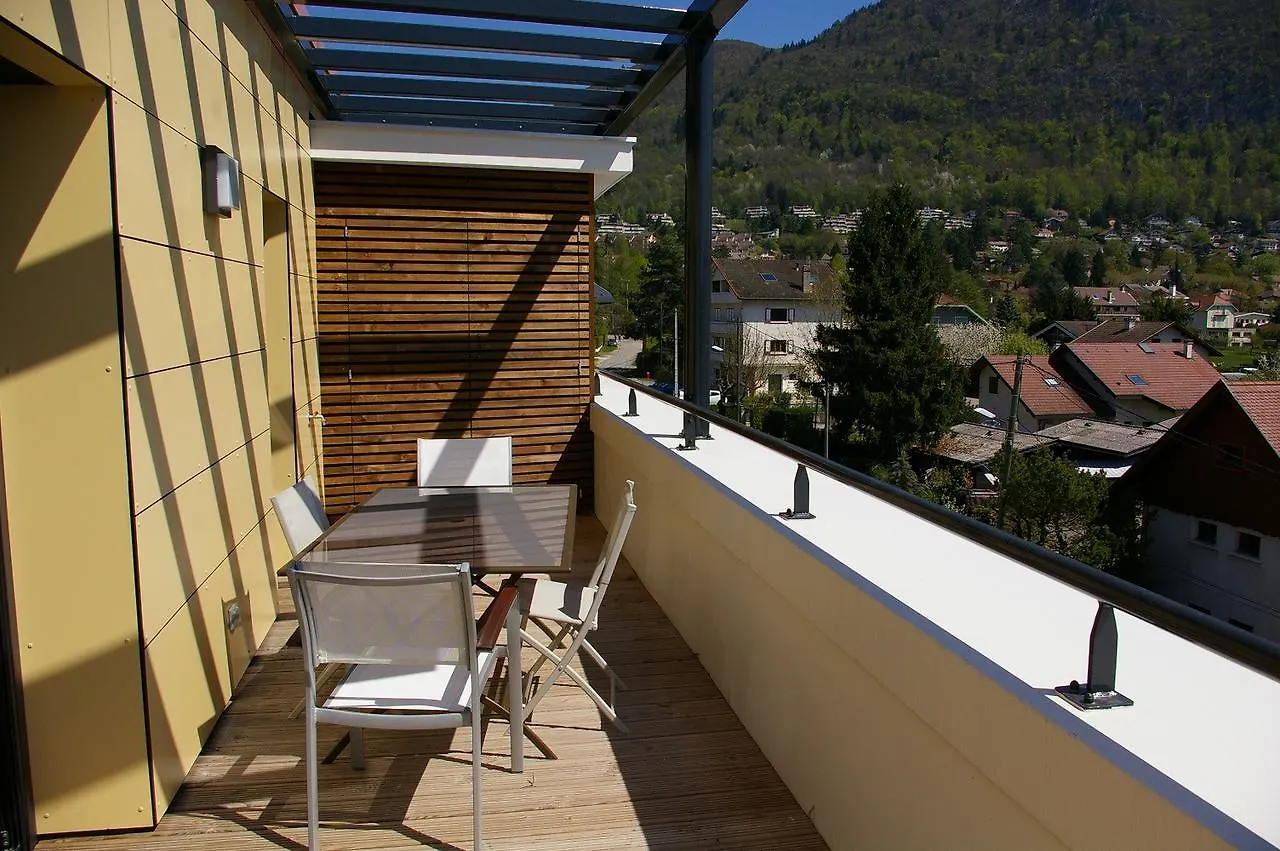 Angel Services - Les Mouettes Annecy 0*,  France